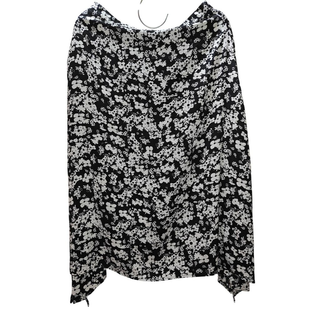 Express Women’s Black White Floral Print Skirt Size Sm Asymmetrical Hem Midi